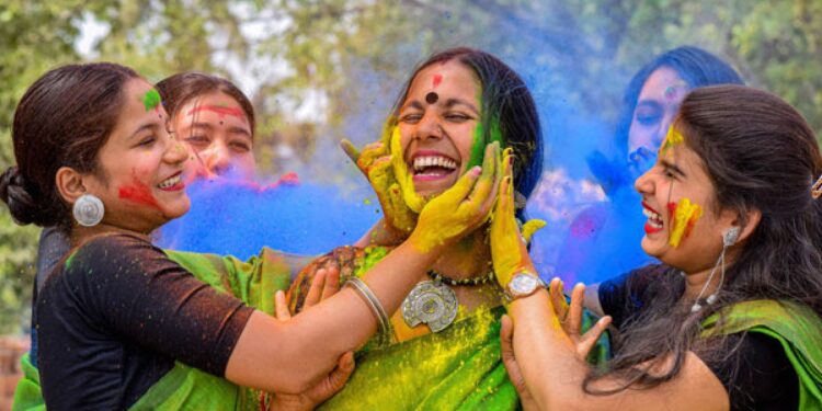 Holi Special Story How is the festival of colors celebrated in which part of India