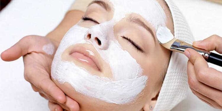 Use this yogurt face pack to avoid skin problems in summer, it will give bright look to the skin