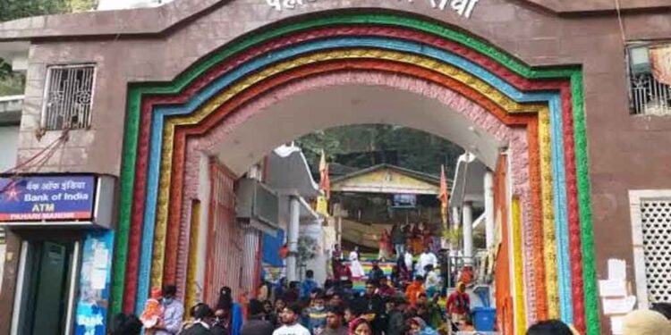 RANCHI PAHARI MANDIR Crowd of devotees gathered in other pagodas including Ranchi hill temple