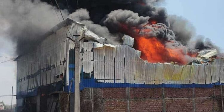 Fierce fire in plastic factory