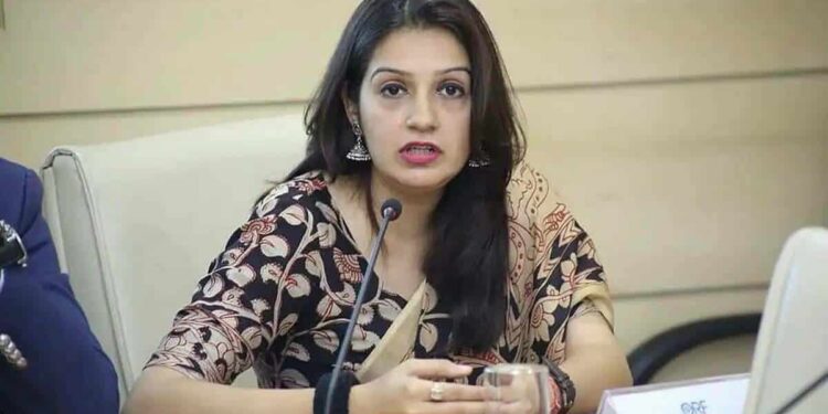 Priyanka-Chaturvedi