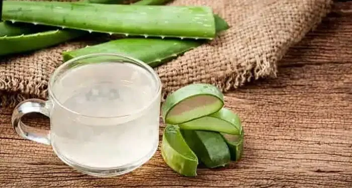 This thing applied with aloe vera on the face at night, acne will disappear