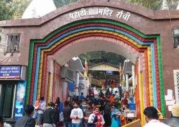 RANCHI PAHARI MANDIR Crowd of devotees gathered in other pagodas including Ranchi hill temple