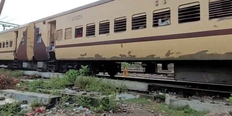 Howrah-Shatabdi-train