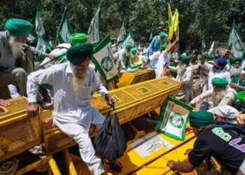 Farmers create ruckus at Jantar Mantar