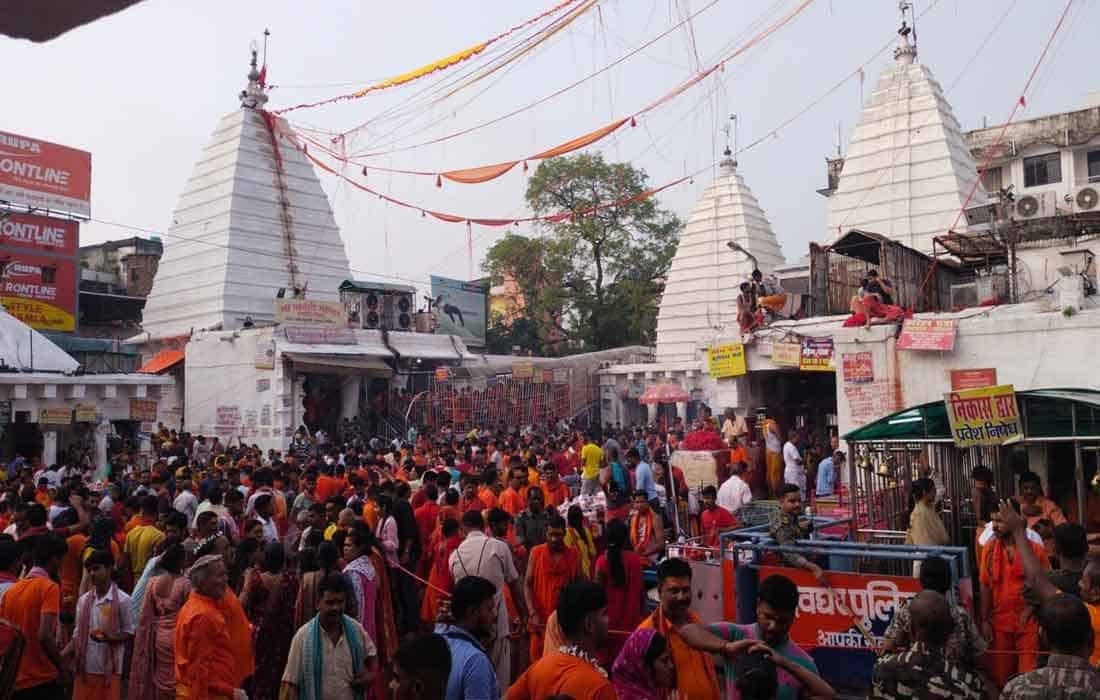 Devotees thronged the court of Baba Vaidyanath on the fourth Monday of Sawan and Shivratri of Malmas.