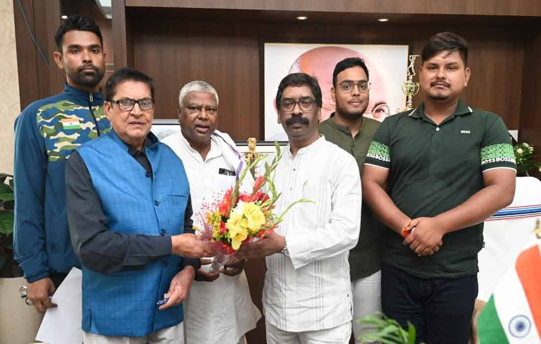 Hemant Soren met Delegation of Jharkhand State Kick Boxing Association