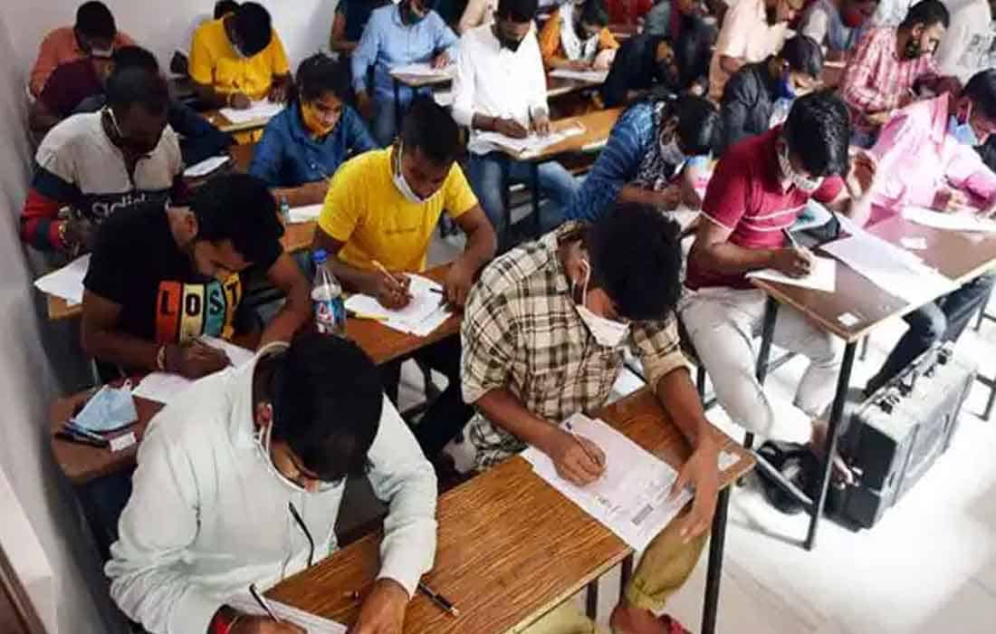 Pintu Prasad of Gaya, Bihar arrested as fake candidate in JJ College Examination Center in Para Teachers Assessment Examination