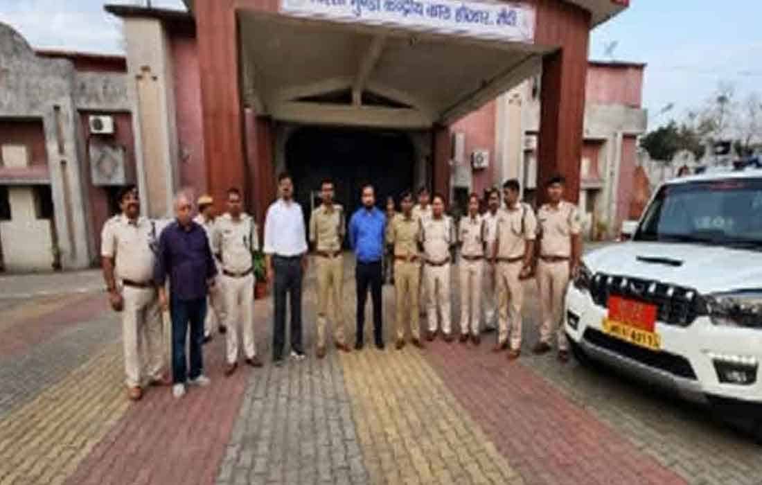 Raid in Birsa Munda Central Jail under the leadership of DC Rahul Sinha and SSP Kishore Kaushal