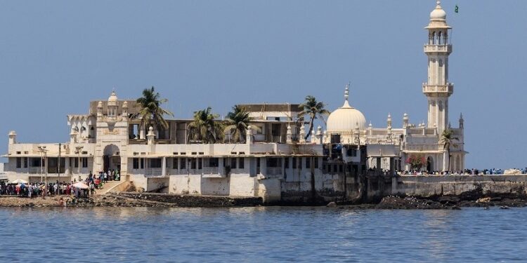 Haji Ali Dargah has received a bombed threat