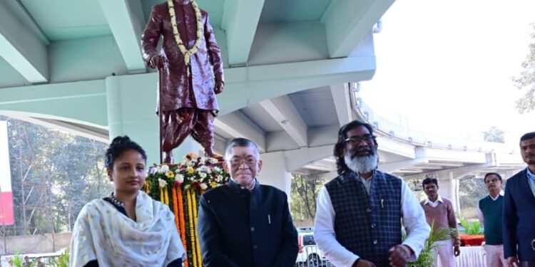 Governor and Chief Minister paid tribute