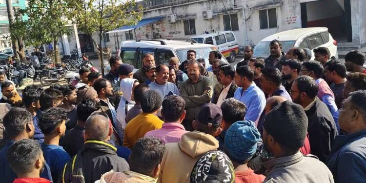 MLA Pradeep Prasad met the family members of Uday Sao